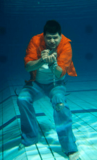 Tom Gryf under water